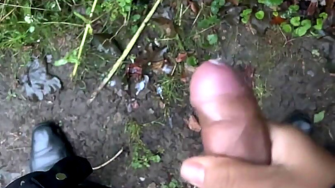 Shy Guy at Cruising Place and Could Not Resist My Dick