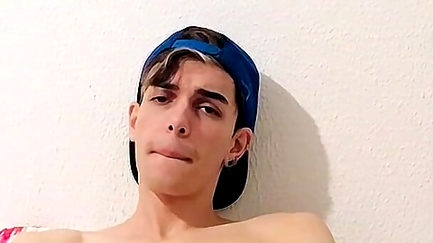 Freeballing Boy Squirts Big