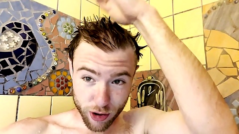 Amateur skater Yoursexyboi9 gets explicit in the bathroom solo