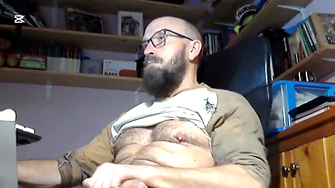 Solo session with a hand job