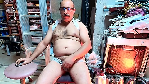 Amateur mature guy shows off his big cock on webcam