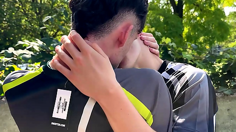 MULTIPLE CUM SHOTS TWINKS SOAKS STRANGERS BED