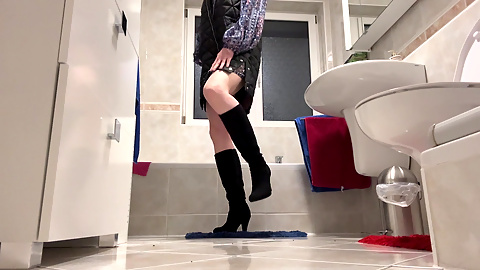 Cumming im wetlook body and high heels